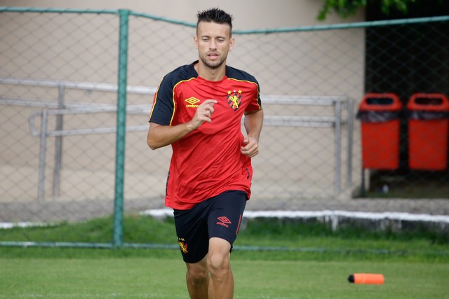 Diego Noronha, novo refoço da Desportiva, teve uma passagem relâmpago pelo Sport/PE (Foto: Anderson Stevens/Sport)