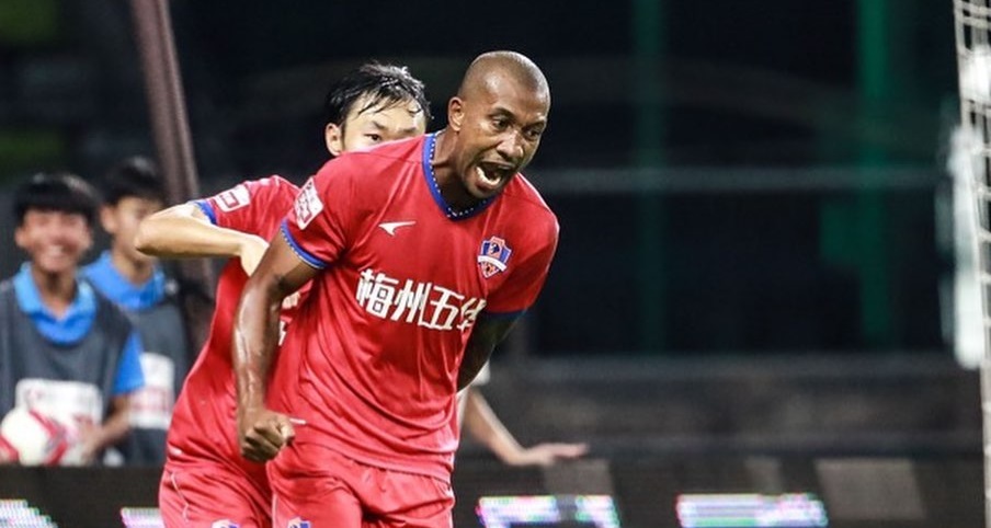 Dori joga na China desde 2011 e está com coronavírus (Foto: Divulgação/Meizhou Hakka)