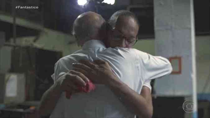Drauzio Varella deu abraço na detenta transexual Suzy Oliveira. (Foto: Reprodução/TV Globo)