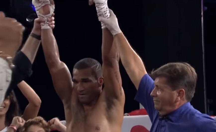 O capixaba Esquiva Falcão manteve a invencibilidade no boxe profissional (Foto: Reprodução)