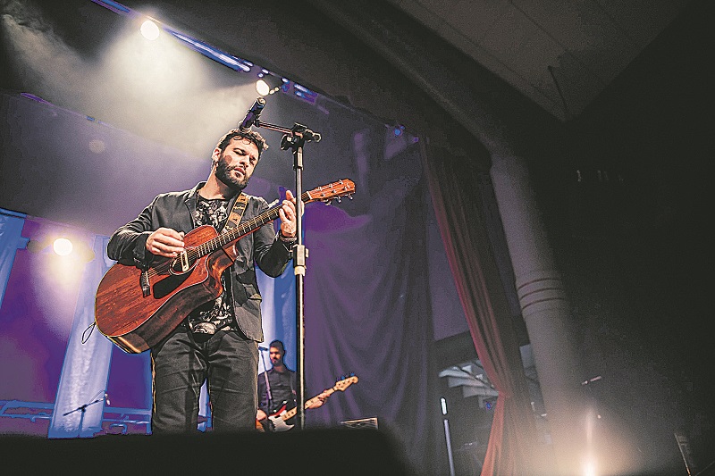 “Vou tocar clássicos do rock e do blues”, diz Felipe Azevedo, vocalista da Like a Boss. (Foto: Divulgação/Ciro Trigo)