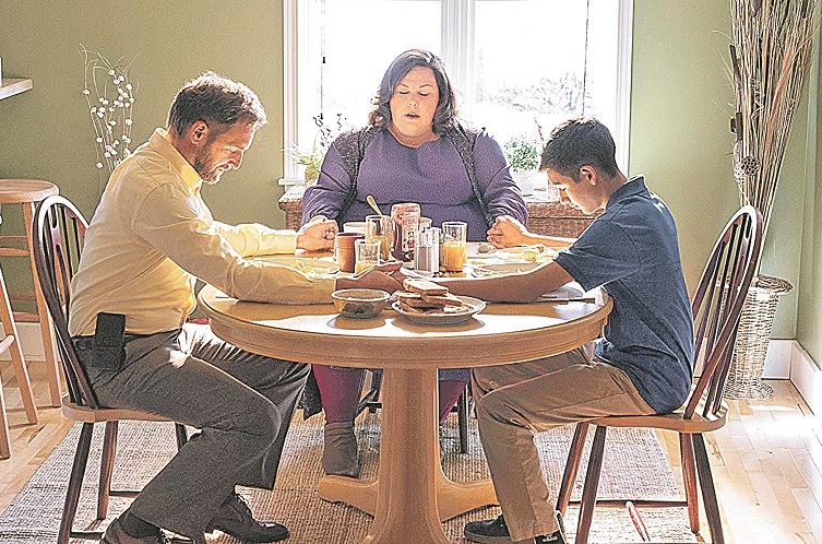 Uma mãe usa o poder da oração para salvar seu filho em “Superação: O Milagre da Fé” (Foto: Divulgação)