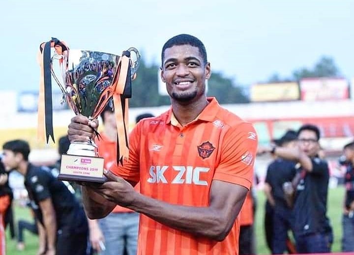 Jone Chulapa foi campeão no futebol tailandês e reforça o Serra no Capixabão (Foto: Acervo pessoal)