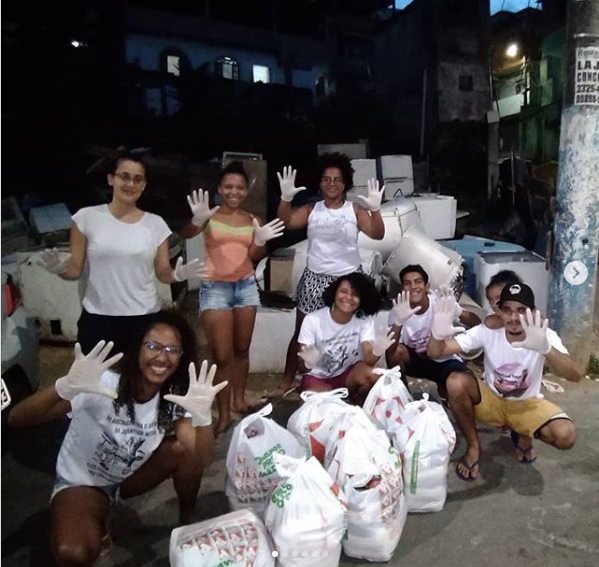 Jovens criaram a campanha "Favela contra o coronavírus" (Foto: Reprodução/ Instagram @zeferinacris)