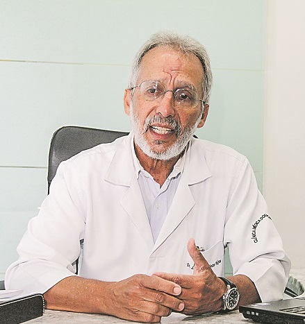 Infectologista Lauro Ferreira Pinto (Foto: Rodrigo Gavini - 10/01/2018)