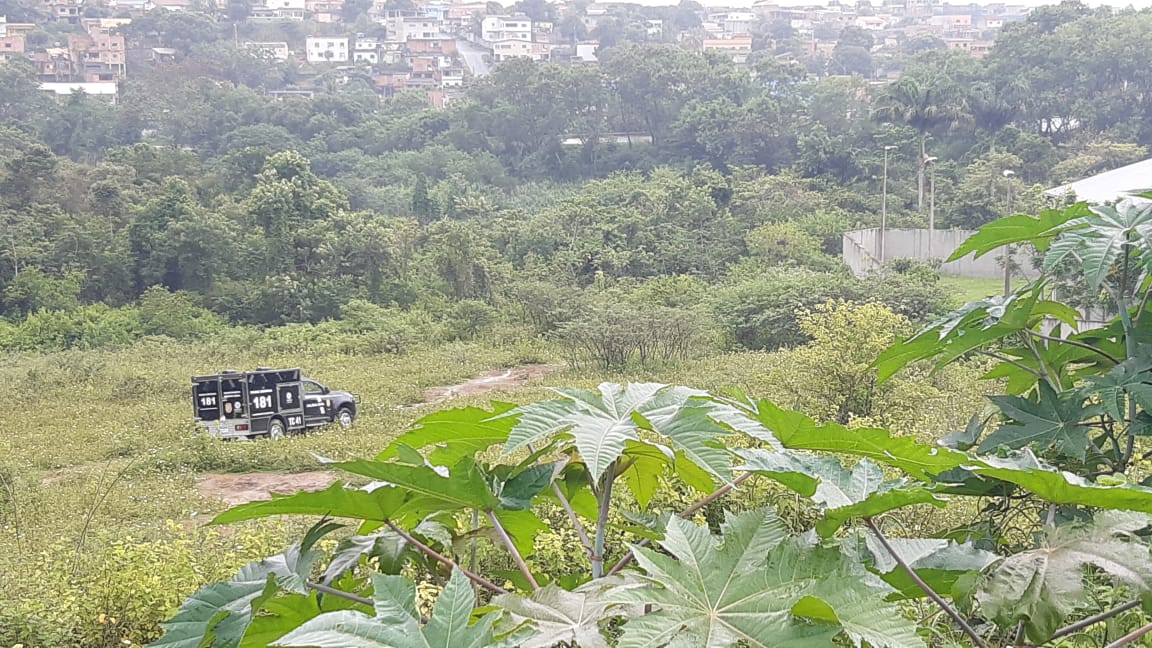 Local onde corpo de motorista de aplicativos foi encontrado na manhã desta terça-feira (10) em Serra Sede. (Foto: Anny Freire)