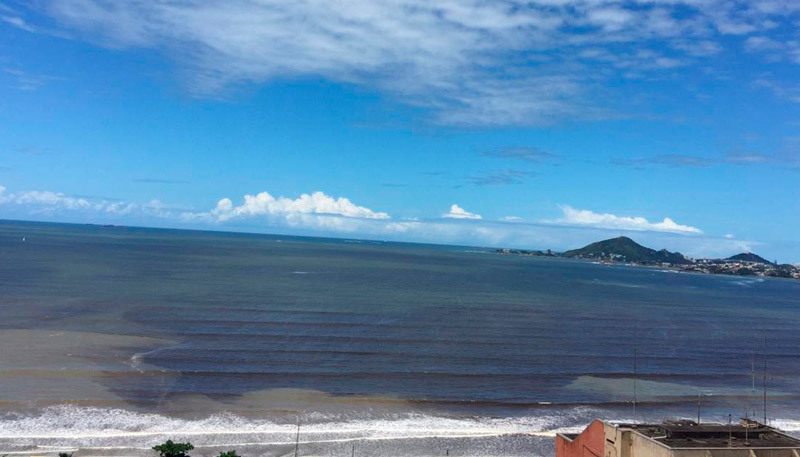 Mar da Praia de Camburi foi registrado em vídeo (Foto: Marcos Paulo / Compartilhado via WhatsApp)