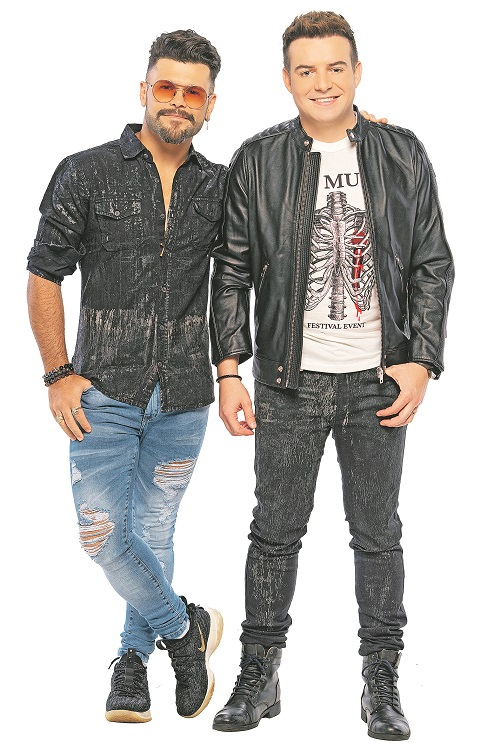 Dupla faz show pela internet (Foto: Divulgação/Dezcarga)