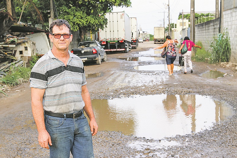 O empresário Osmar Maroto disse que a situação precária das ruas vem se arrastando há vários anos
