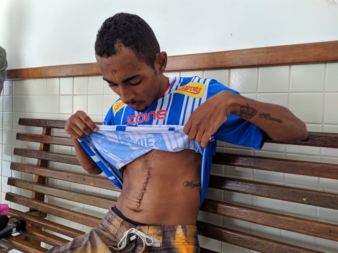Wesley Mendes dos Santos, de 28 anos, foi esfaqueado na cabeça, três vezes nas costas e uma vez no pulmão (Foto: Júlia Afonso)