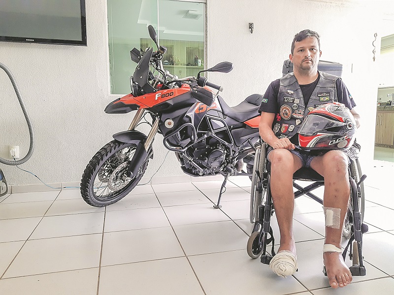 Marcelo Tedesco, 41 anos, acredita que foi salvo pelo uso do capacete (Foto: Roberta Bourguignon)