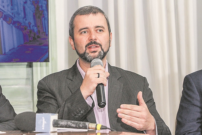 O secretário de Estado da Saúde, Nésio Fernandes, falou sobre os casos suspeitos e confirmados no Estado (Foto: Leone Iglesias/AT)