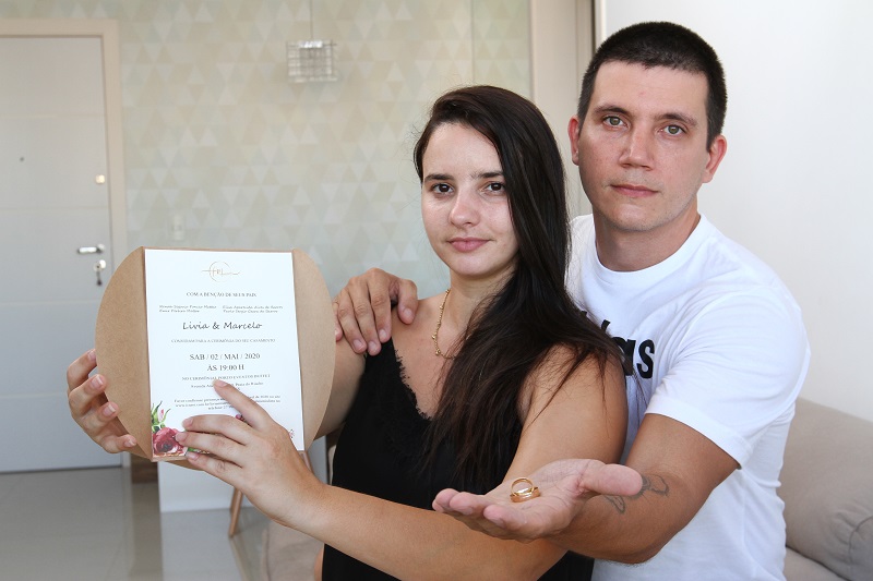 O tão esperado “sim” entre o empresário Marcelo Geara, 31 anos, e a bióloga Lívia Mattar, 29 anos, precisou ser adiado (Foto: Leone Iglesias/ AT)