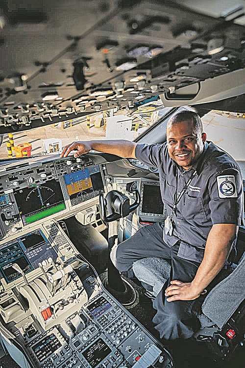 O técnico de manutenção em aeronave Bruno Danilo de Araújo, de 36 anos, começou sua carreira no Estado (Foto: Divulgação)