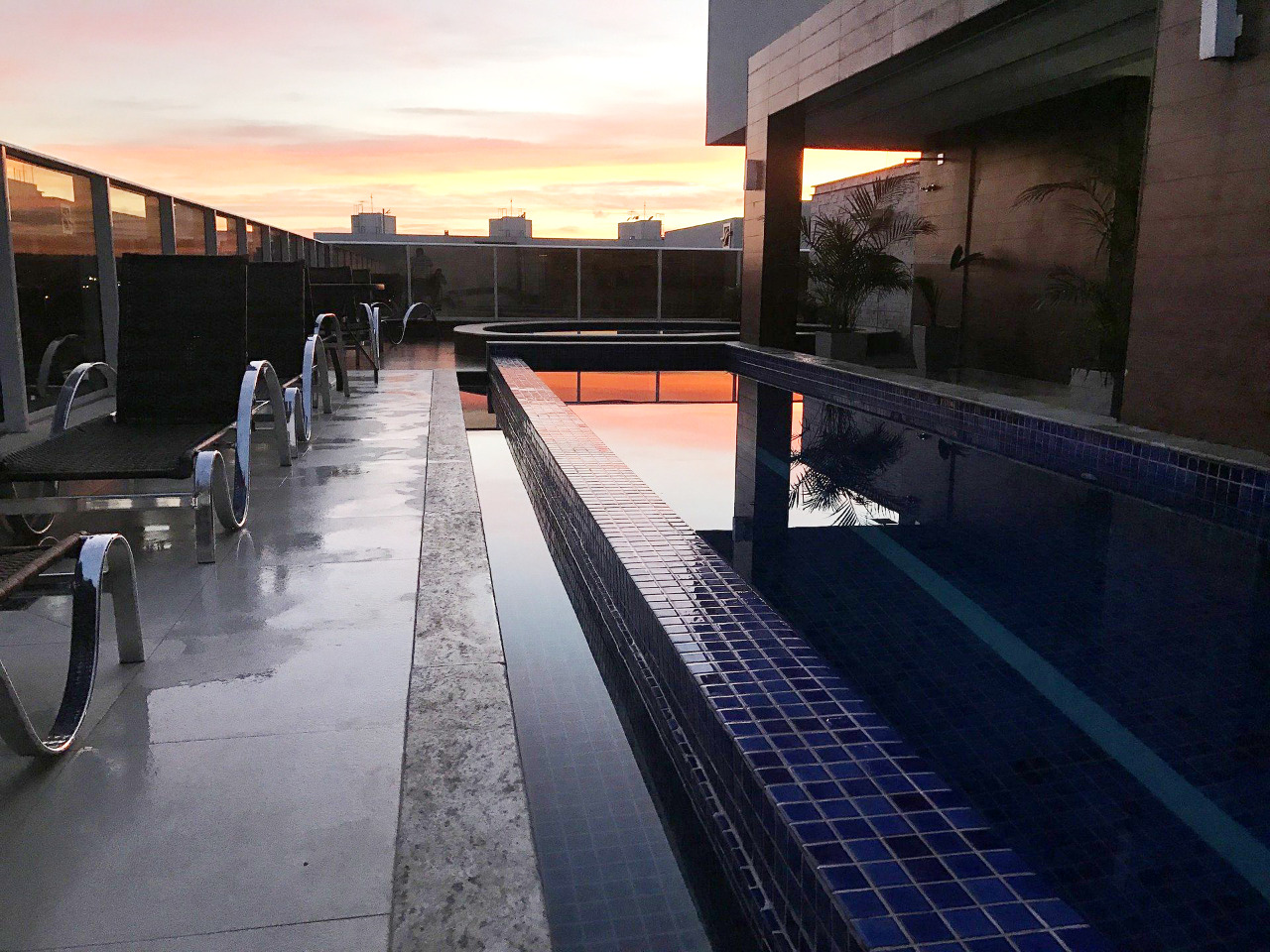 Piscina em condomínio (Foto: Roberto Sobrinho da Silva por Pixabay)