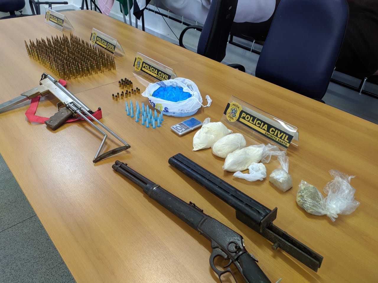 O homem de 42 anos é suspeito de produzir as armas que abastecem os traficantes da região de Terra Vermelha, em Vila Velha. (Foto: Júlia Afonso)