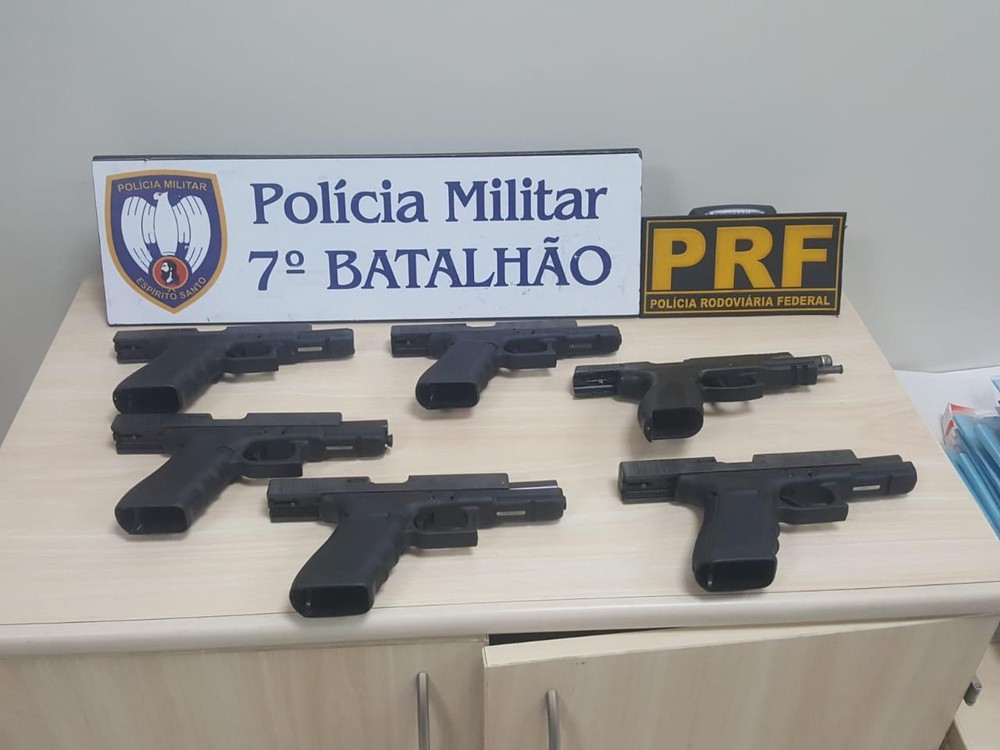 Armas apreendidas durante operação (Foto: Divulgação Polícia Federal)