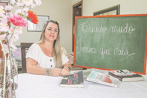 Professora Aurélia Pedroni disse que os alunos estão deixando de usar algumas expressões porque são antigas (Foto: Beto Morais/AT)