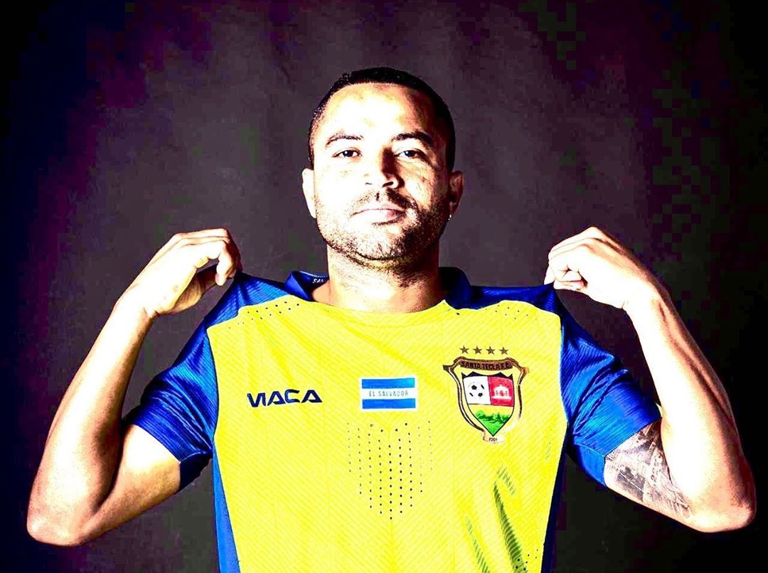 O capixaba Ricardinho Ferreira é o maior artilheiro da história do Santa Tecla (Foto: Divulgação/Santa Tecla)
