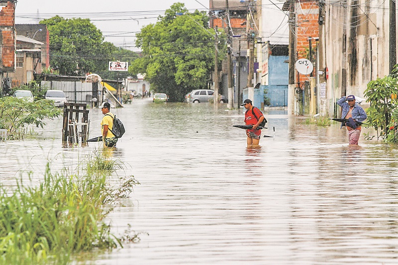 Ruas alagadas em Cobilândia, Vila Velha: região vai ser uma das beneficiadas com obras do governo do Estado (Foto: Leone Iglesias/AT - 09/11/2018)