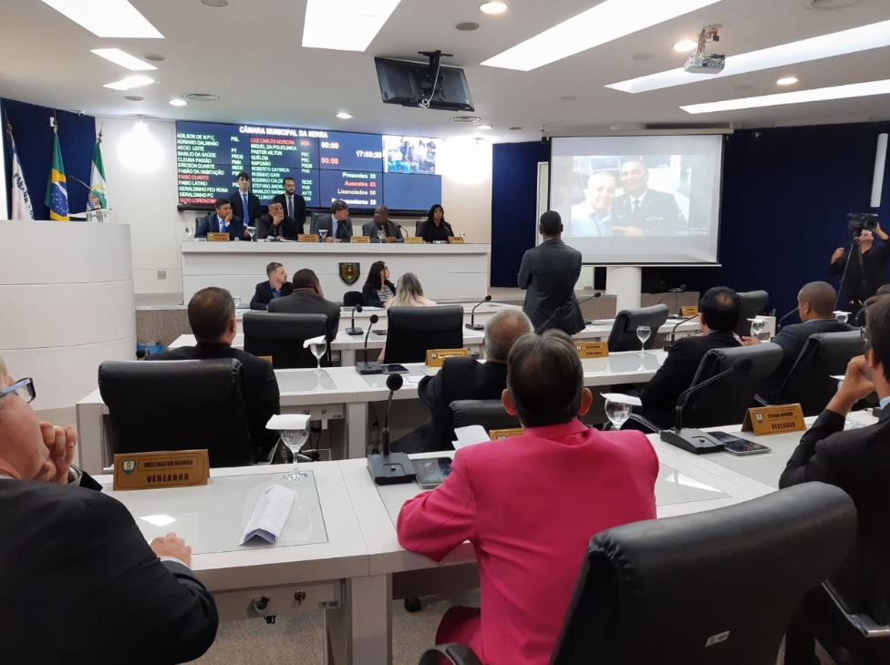 Posse do vereador aconteceu durante a sessão ordinária (Foto: Divulgação / Câmara da Serra)