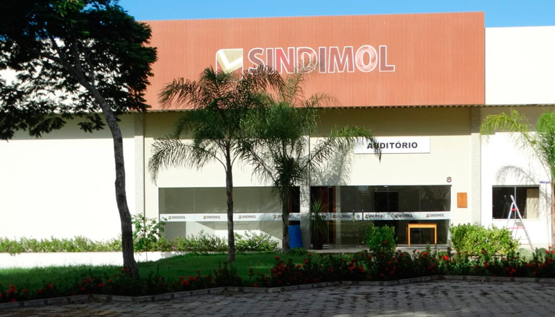O Sindimol, o Sindicato dos Trabalhadores e Prefeitura acordaram fechamento de fábrica de móveis (Foto: Wilton Junior)