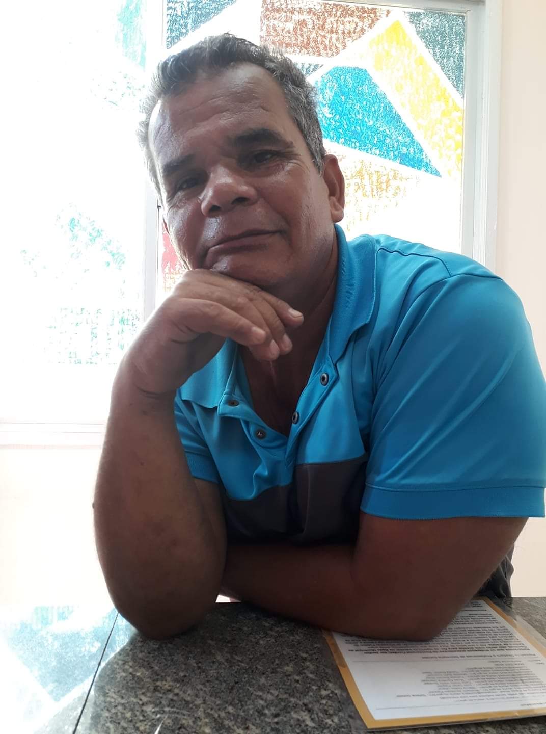 Tio Cláudio é muito querido pelos pais, alunos e funcionários do CMEI João Pedro de Aguiar, em Jardim Camburi (Foto: Cintia Leandra Perovano/Divulgação)