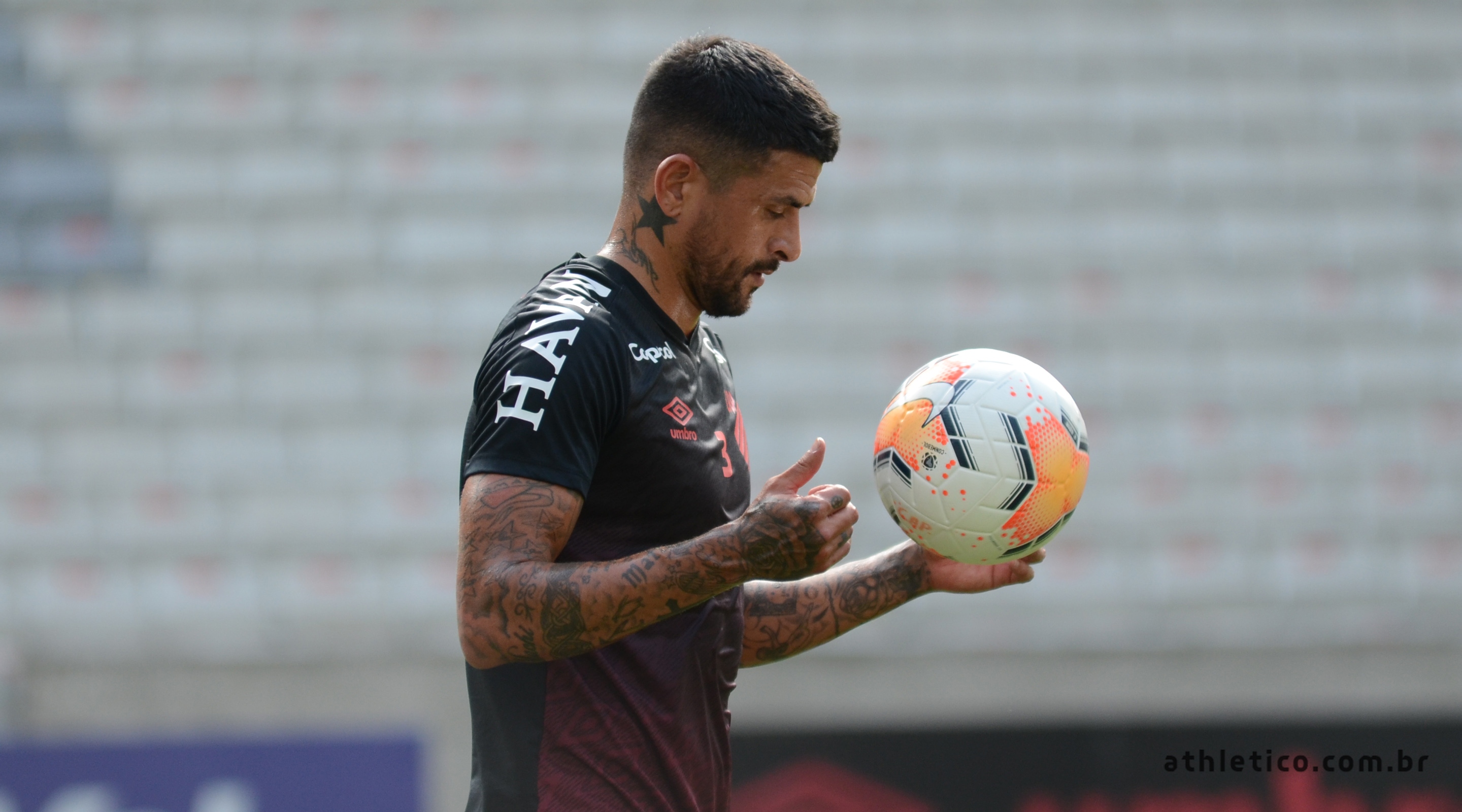 O Furacão de Lucho González é incógnita (Foto: Maurício Mano/Athletico/PR)