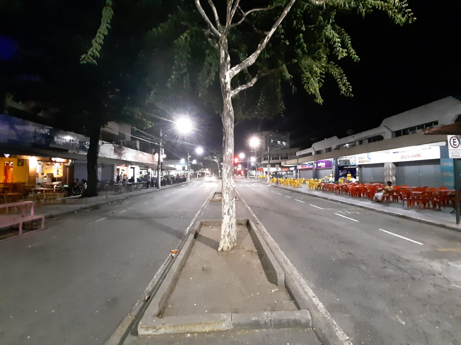 Rua da Lama: Mesas praticamente vazias (Foto: Elisa Rangel)