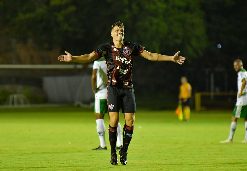 Vico comemora gol contra a equipe do Lagarto, pela Copa do Brasil (Foto: Pietro Carpi / ECVitória)
