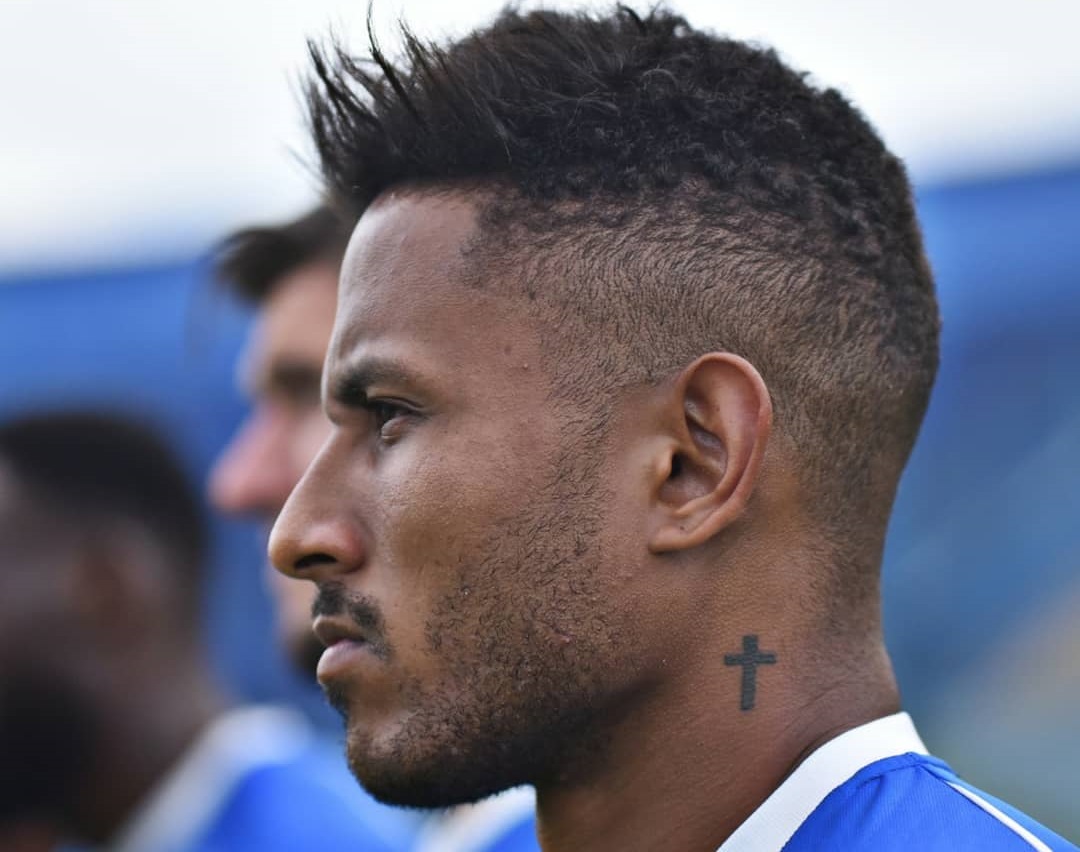 O atacante capixaba Wander Luiz está com coronavírus mas tem fé na recuperação (Foto: Divulgação/Persib Bandung)