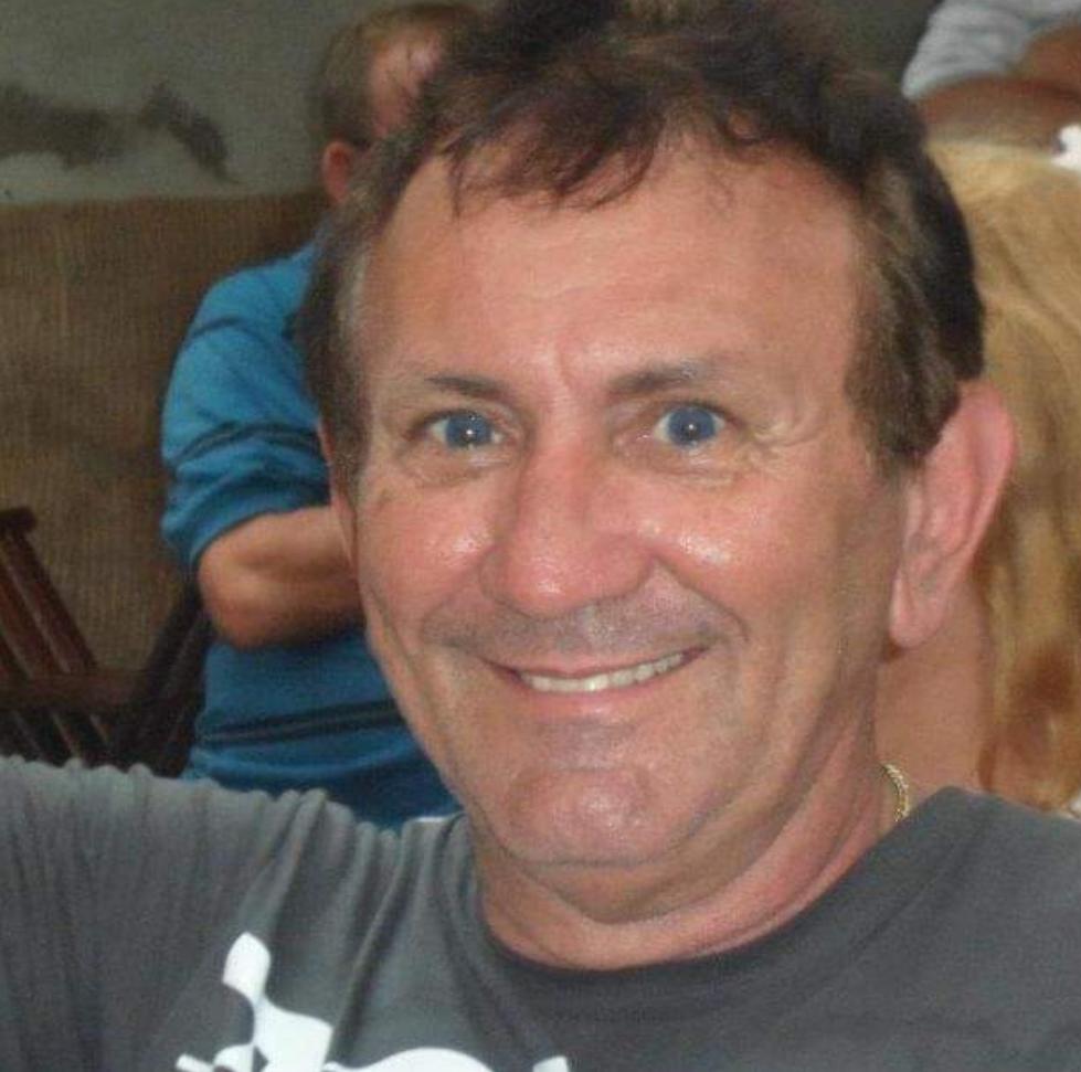 O comerciante de 62 anos foi morto dentro da sua própria casa em Vila Velha (Foto: Reprodução/Facebook)