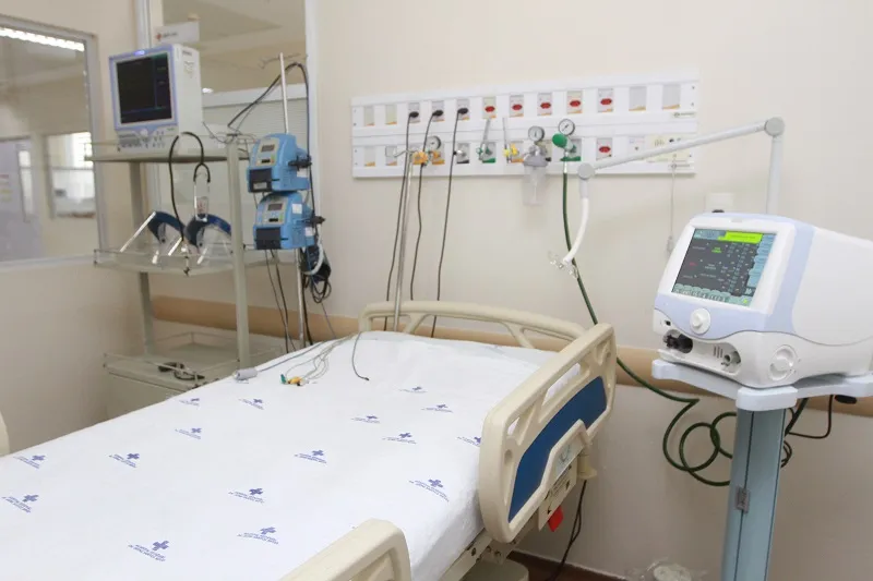 Leito de UTI no Hospital Jayme Santos Neves para pacientes com Covid-19