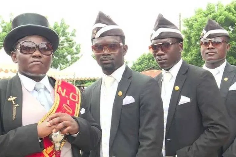 Imagem ilustrativa da imagem Meme de dança com caixão em funeral tem como origem tradição africana