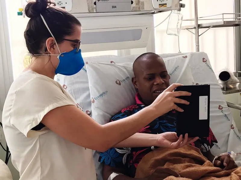 Imagem ilustrativa da imagem "Visitas" por vídeo emocionam pacientes internados em hospitais