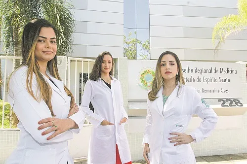 Imagem ilustrativa da imagem Médicos recém-formados no combate ao vírus
