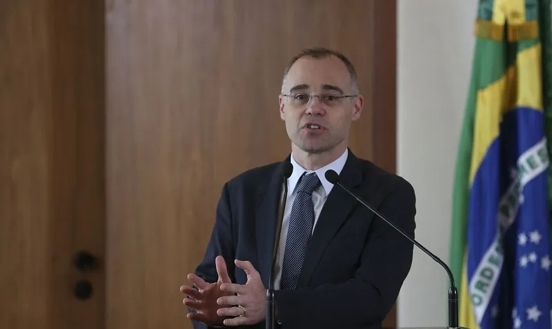 Imagem ilustrativa da imagem Após seis dias internado, ministro da Justiça, André Mendonça, deixa hospital
