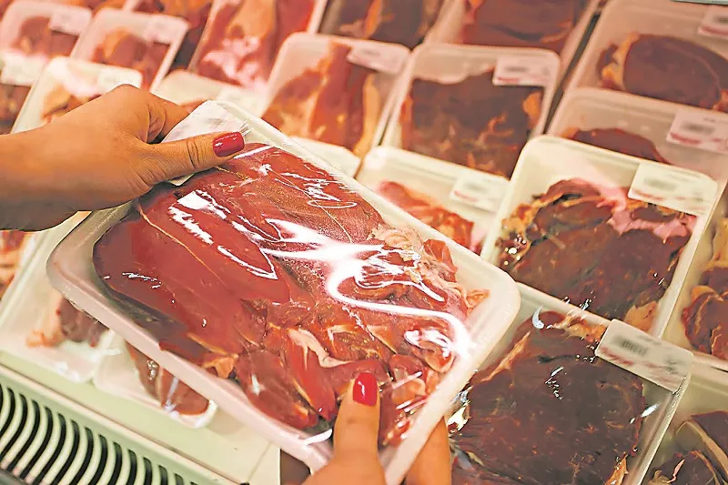 Imagem ilustrativa da imagem Consumo de carne cai e frigoríficos param