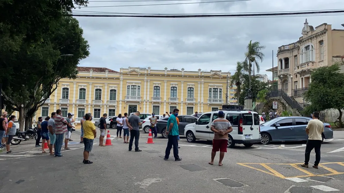 Imagem ilustrativa da imagem Motoristas fazem protesto em Vitória e pedem mais prazo para pagar IPVA
