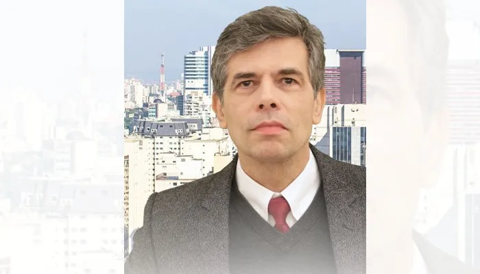 Imagem ilustrativa da imagem Antes de sair, Teich fez gesto pela Federação