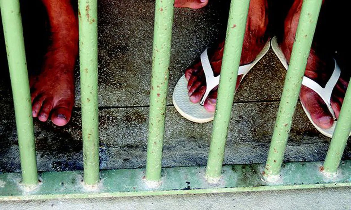 Imagem ilustrativa da imagem Covid-19: proposta de usar contêineres em prisões é ilegal, diz CNJ