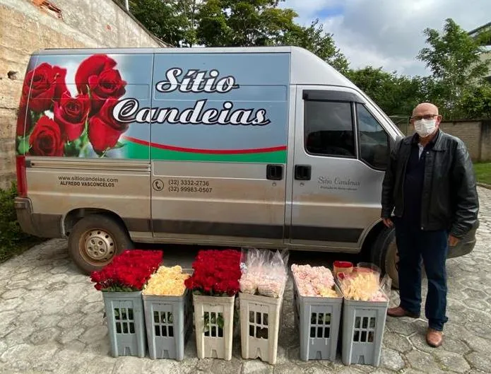 Imagem ilustrativa da imagem Produtor de flores doa rosas para hospital