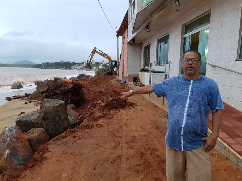 Imagem ilustrativa da imagem Dono de restaurante teme invasão da água do mar em Meaípe