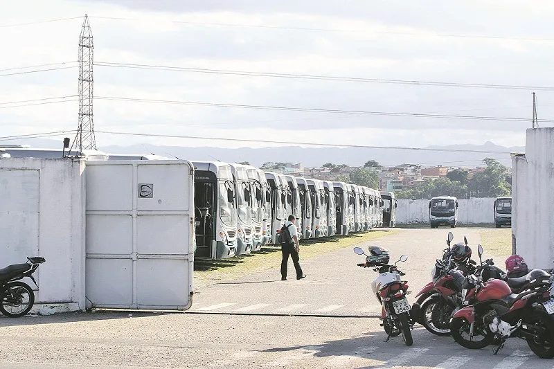 Imagem ilustrativa da imagem Transporte de ônibus pode parar, dizem empresários