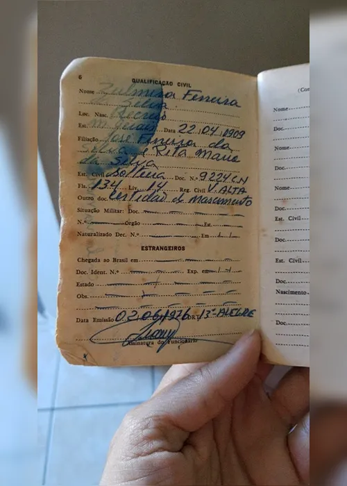 
          Imagem ilustrativa da imagem Dona Zulmira completa 111 anos e ganha parabéns da varanda de casa
          