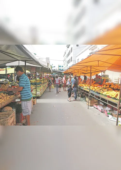 
          Imagem ilustrativa da imagem Aglomeração de feirantes e consumidores
          