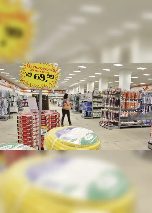 
          Imagem ilustrativa da imagem Oito mil lojas e salões estão autorizados a reabrir nesta segunda
          
