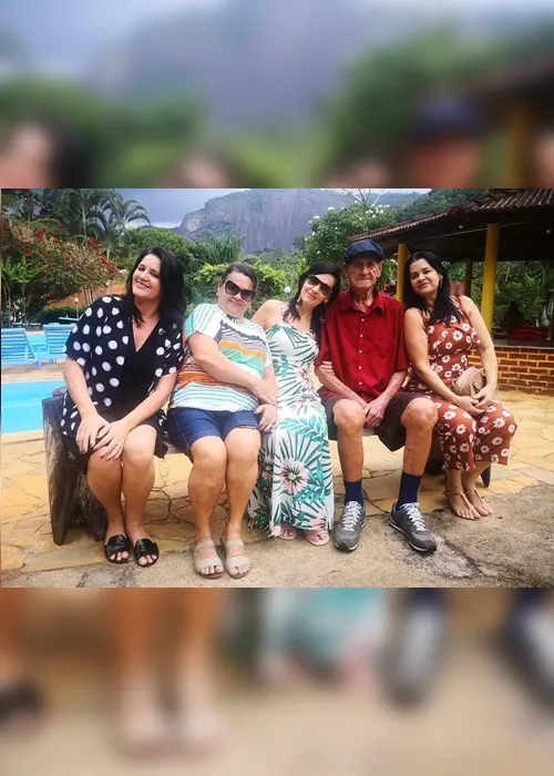 Imagem ilustrativa da imagem Familiares homenageiam idoso morto por coronavírus