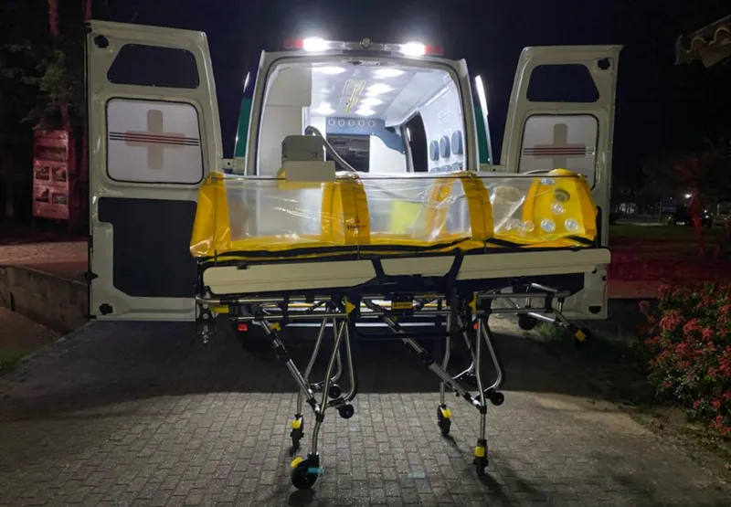 A ambulância de suporte avançado, equipada com uma maca encapsulada que evita que o novo coronavírus se dissemine por meio de aerosol, chegou à Central de Ambulâncias