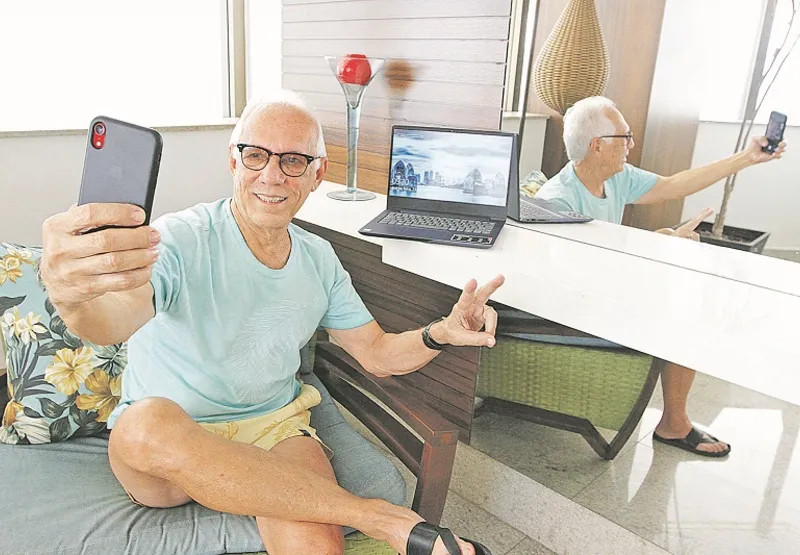Aos 71 anos, o empresário José Carlos Bergamin bomba nas redes sociais com suas fotos e vídeos.
